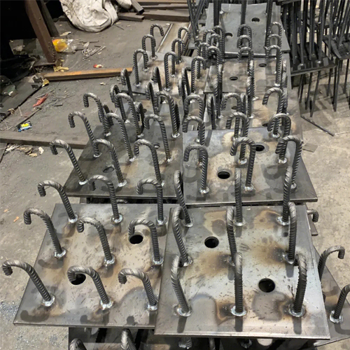 图纸中如何确定陵水预埋件的位置？