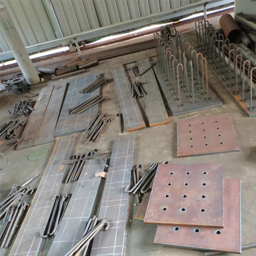 有哪些其他因素会影响陵水预埋件位置的确定？